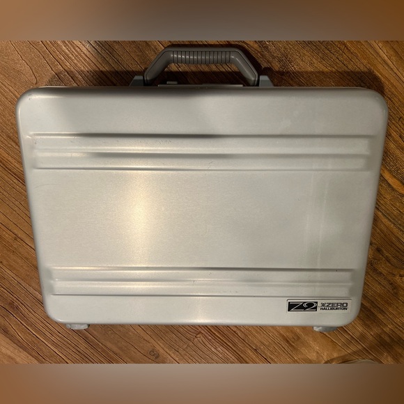 Zero Halliburton Z2 Neo Vintage Briefcase